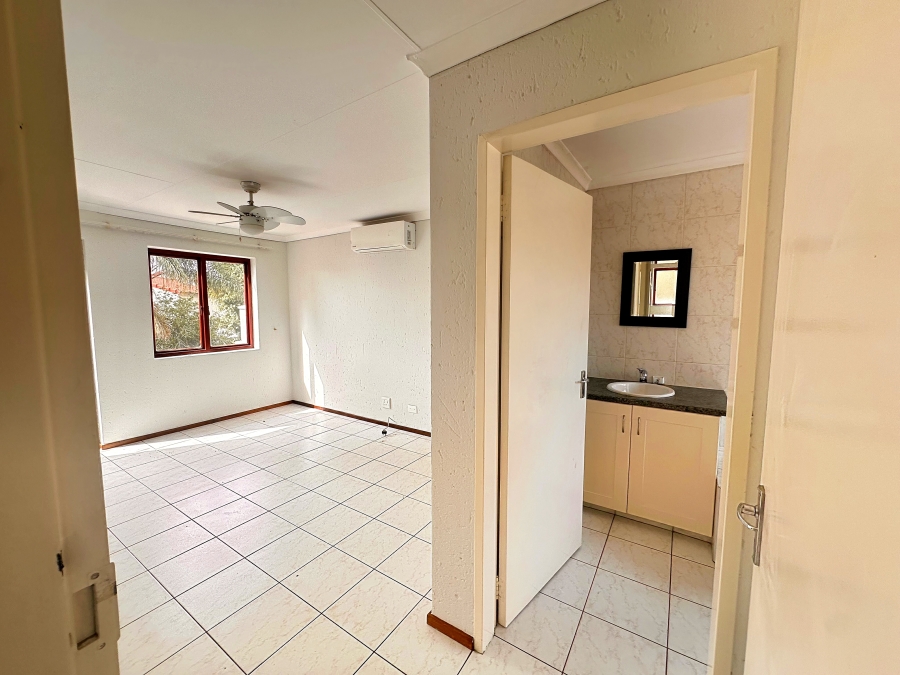 To Let 3 Bedroom Property for Rent in Barbeque Downs Gauteng