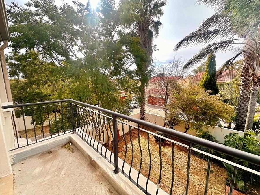 To Let 3 Bedroom Property for Rent in Barbeque Downs Gauteng