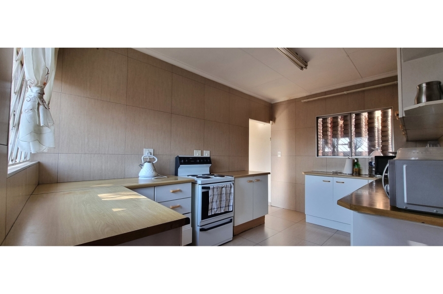 To Let 4 Bedroom Property for Rent in Bassonia Gauteng