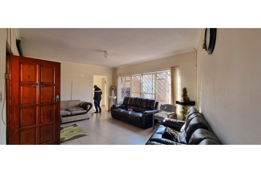 To Let 4 Bedroom Property for Rent in Bassonia Gauteng