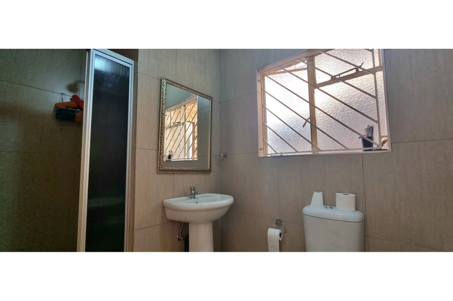 To Let 4 Bedroom Property for Rent in Bassonia Gauteng