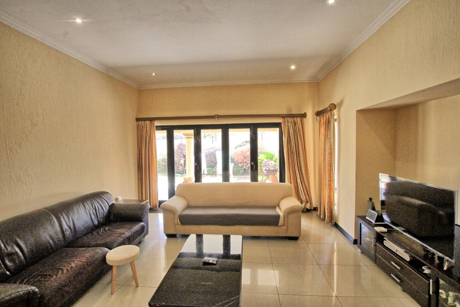 6 Bedroom Property for Sale in Lonehill Gauteng