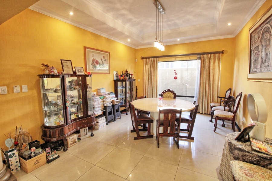 6 Bedroom Property for Sale in Lonehill Gauteng