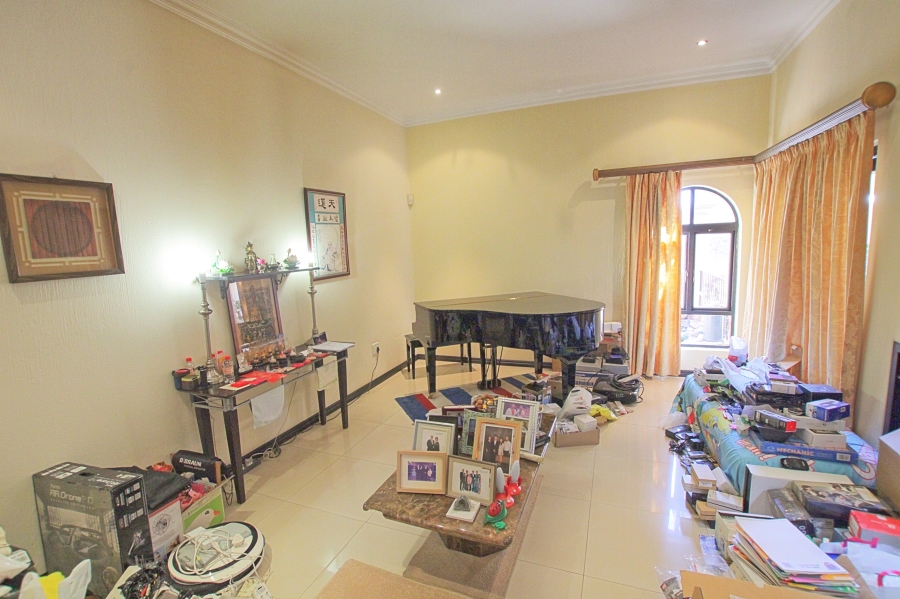 6 Bedroom Property for Sale in Lonehill Gauteng