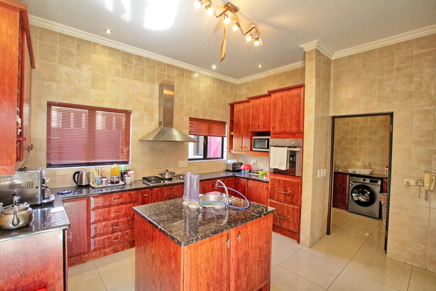 6 Bedroom Property for Sale in Lonehill Gauteng