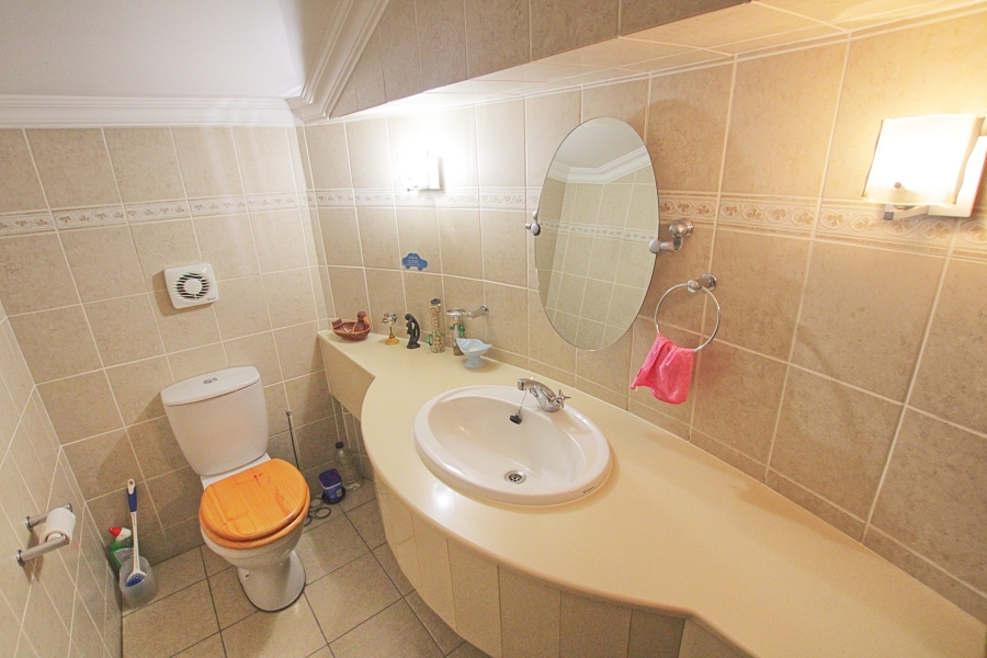 6 Bedroom Property for Sale in Lonehill Gauteng