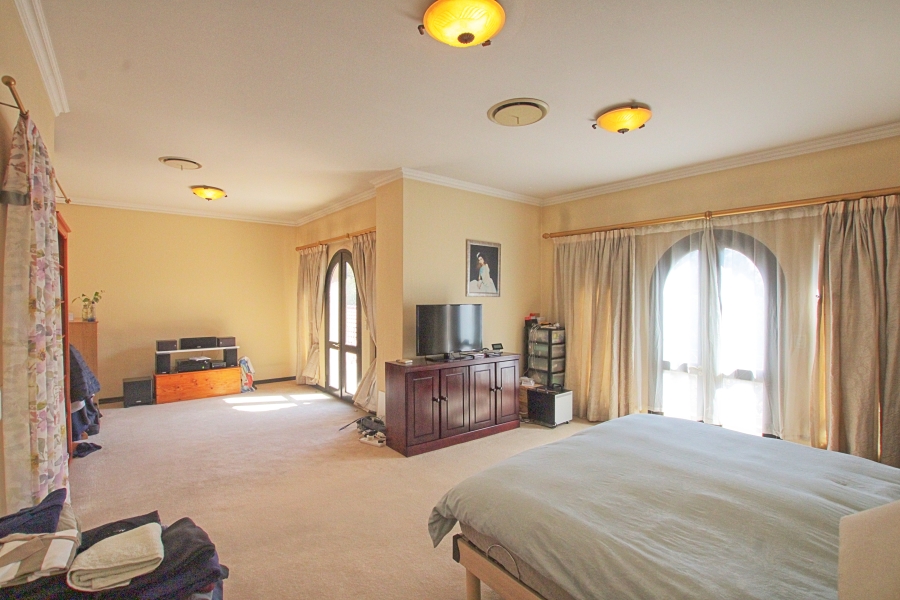 6 Bedroom Property for Sale in Lonehill Gauteng