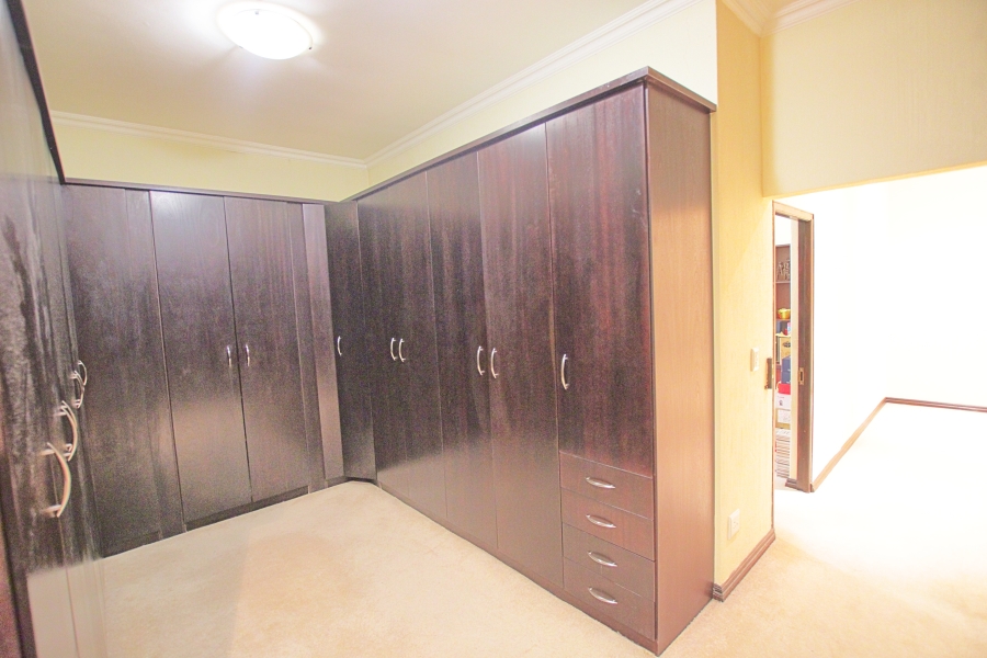 6 Bedroom Property for Sale in Lonehill Gauteng