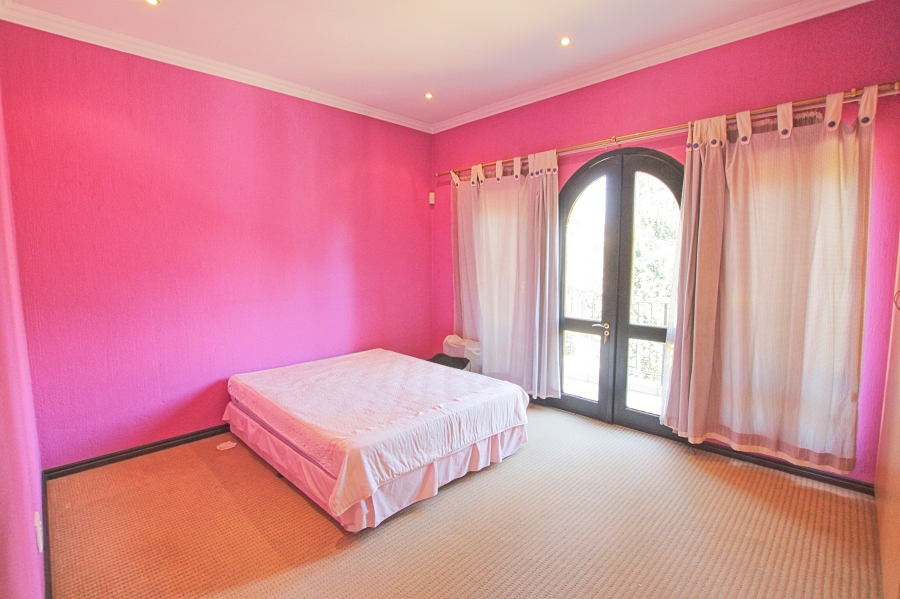 6 Bedroom Property for Sale in Lonehill Gauteng