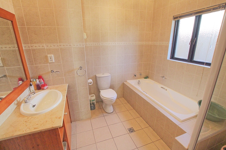 6 Bedroom Property for Sale in Lonehill Gauteng