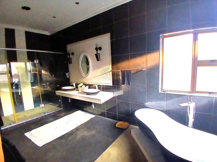 5 Bedroom Property for Sale in Blue Valley Golf Estate Gauteng