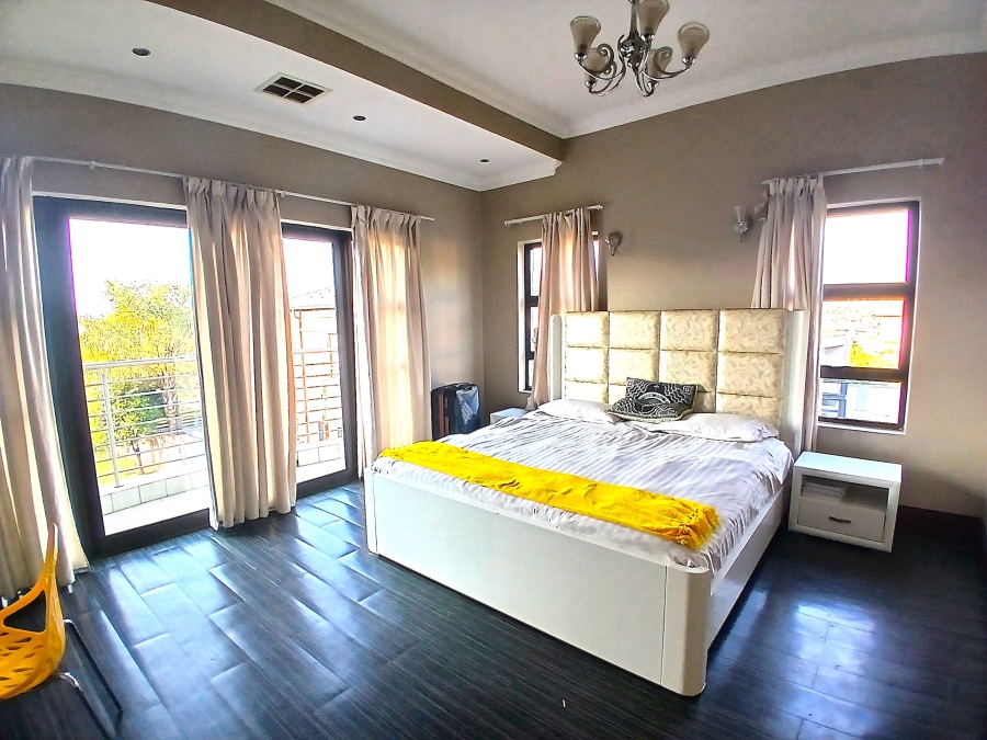 5 Bedroom Property for Sale in Blue Valley Golf Estate Gauteng