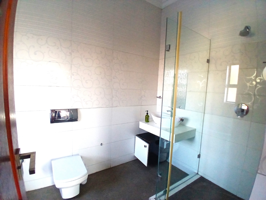 5 Bedroom Property for Sale in Blue Valley Golf Estate Gauteng