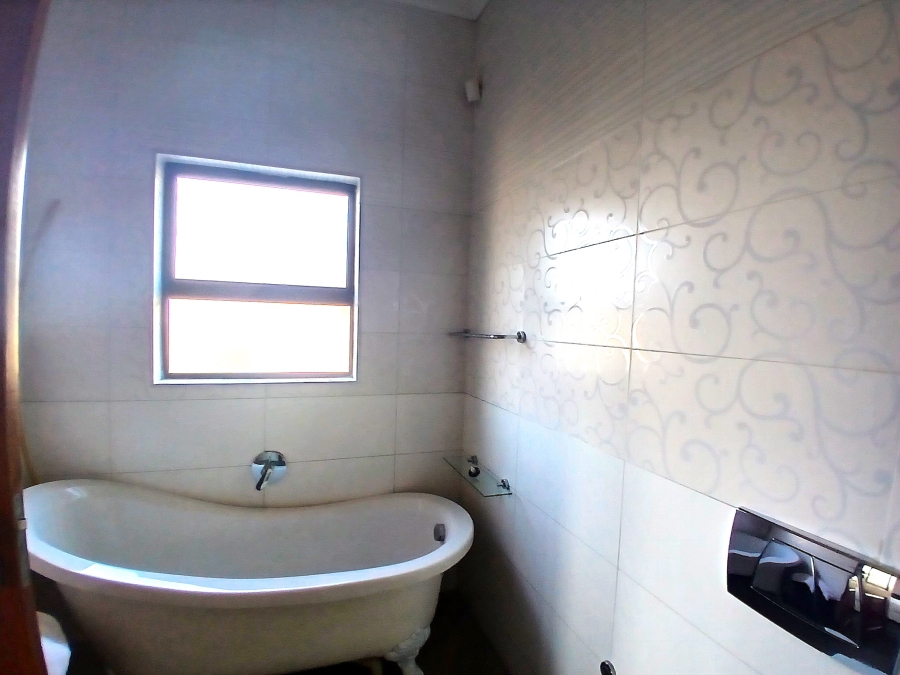5 Bedroom Property for Sale in Blue Valley Golf Estate Gauteng