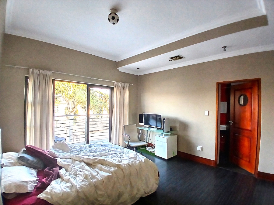 5 Bedroom Property for Sale in Blue Valley Golf Estate Gauteng