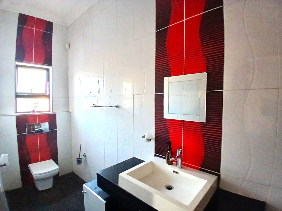5 Bedroom Property for Sale in Blue Valley Golf Estate Gauteng