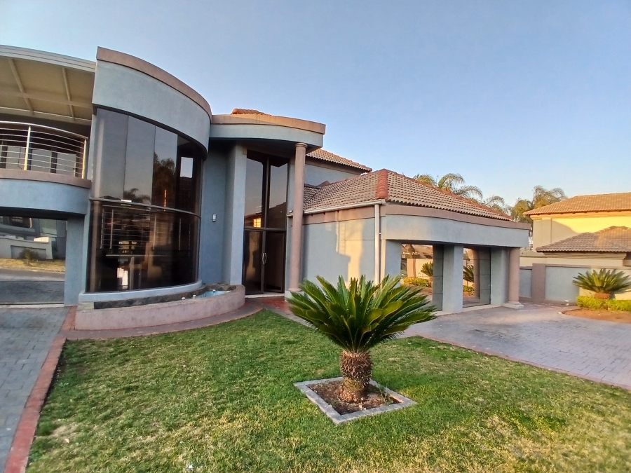 5 Bedroom Property for Sale in Blue Valley Golf Estate Gauteng