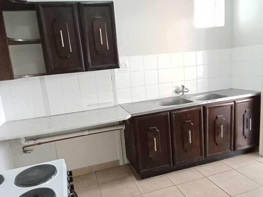To Let 1 Bedroom Property for Rent in Emmarentia Gauteng