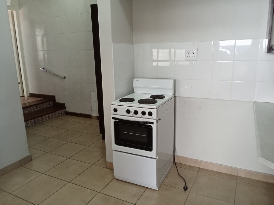 To Let 1 Bedroom Property for Rent in Emmarentia Gauteng