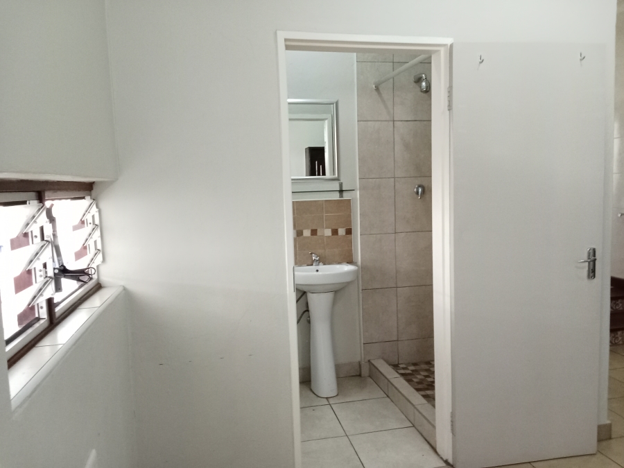 To Let 1 Bedroom Property for Rent in Emmarentia Gauteng