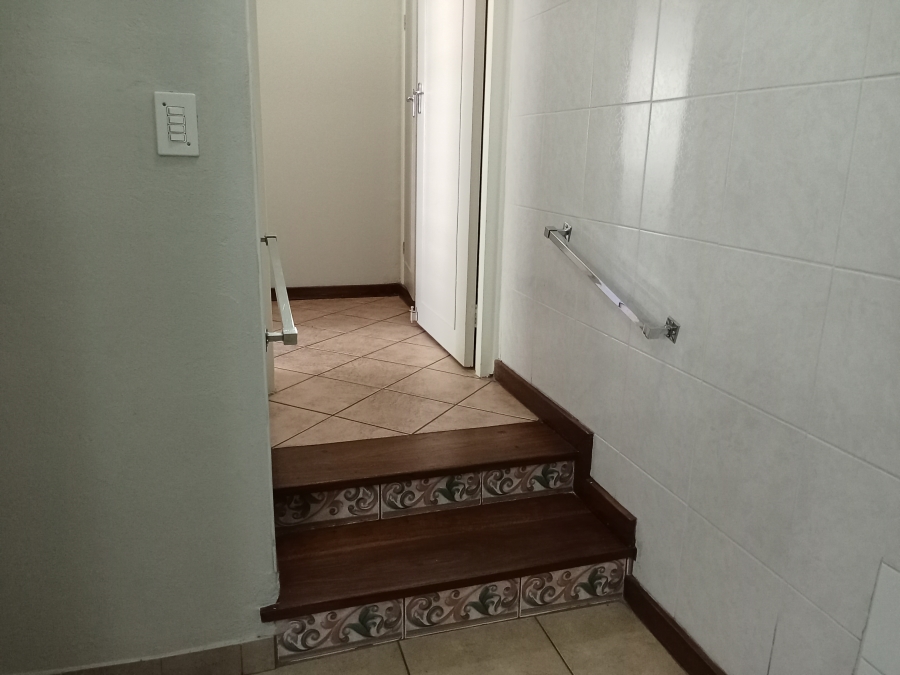 To Let 1 Bedroom Property for Rent in Emmarentia Gauteng