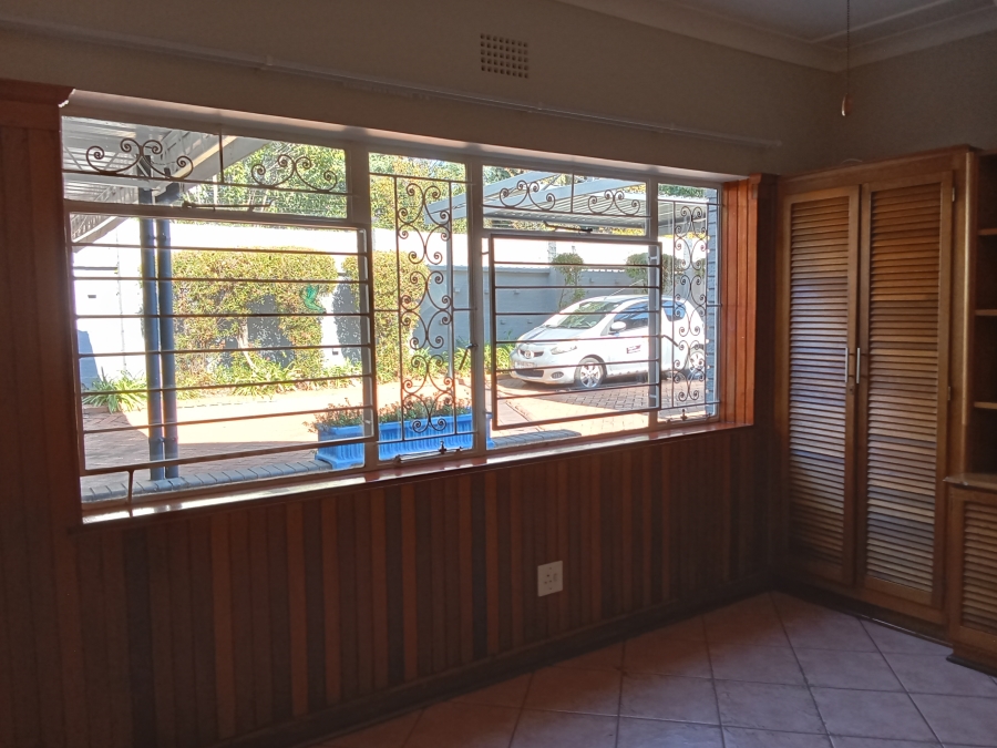 To Let 1 Bedroom Property for Rent in Emmarentia Gauteng
