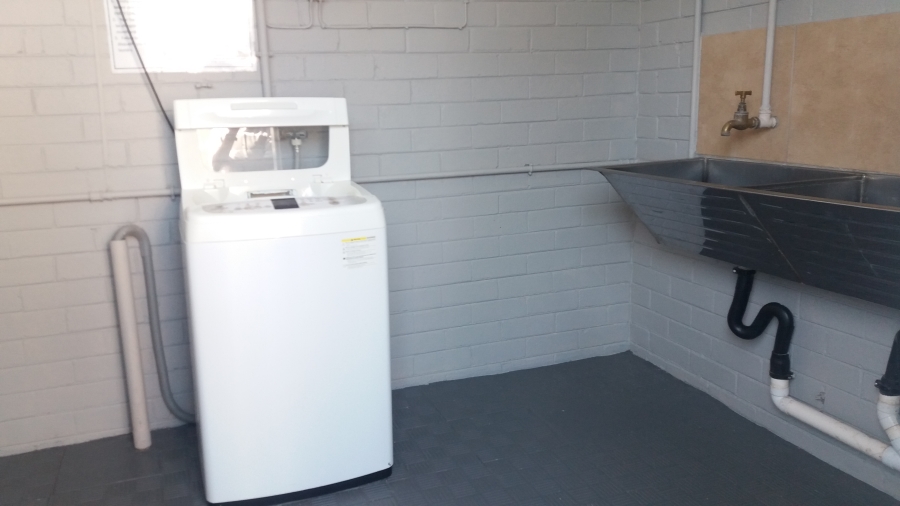 To Let 1 Bedroom Property for Rent in Emmarentia Gauteng