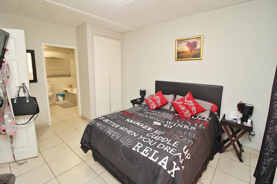 3 Bedroom Property for Sale in Sunnyrock Gauteng