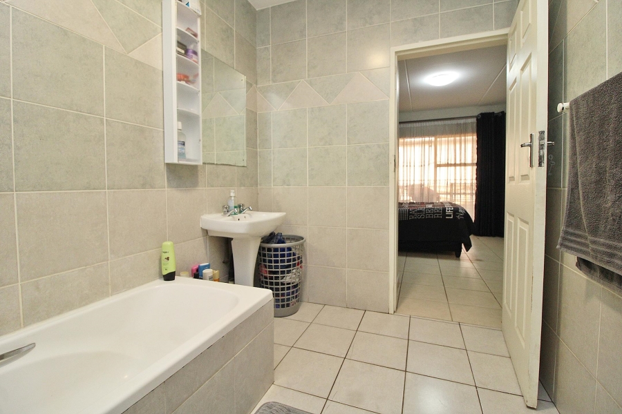 3 Bedroom Property for Sale in Sunnyrock Gauteng