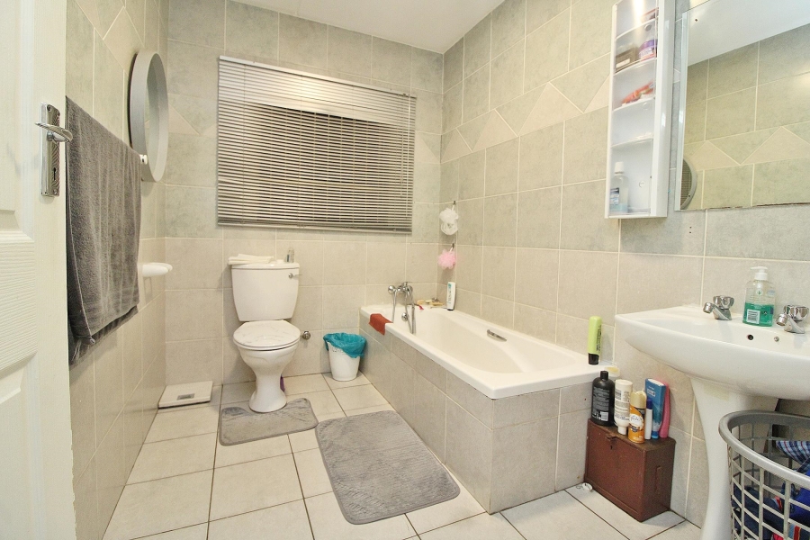 3 Bedroom Property for Sale in Sunnyrock Gauteng