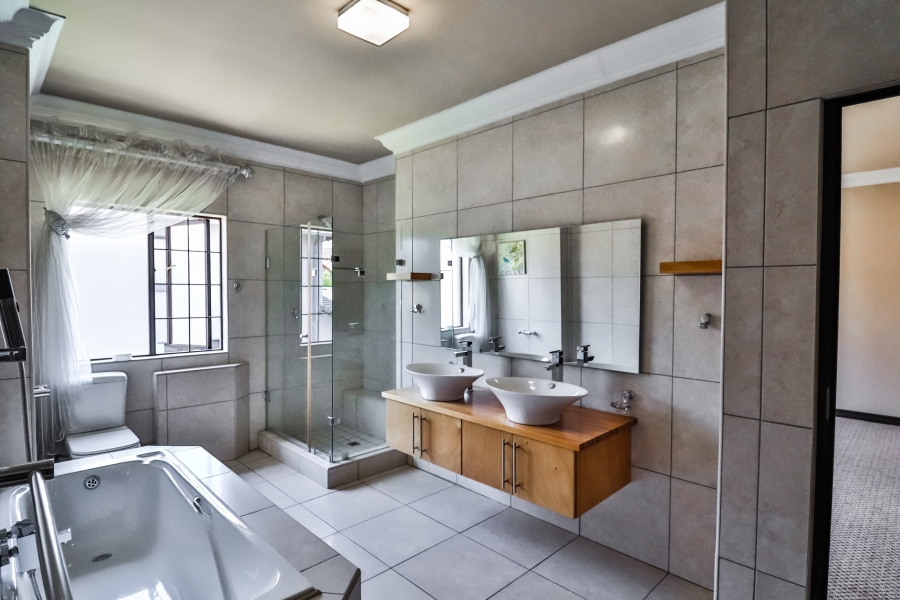 5 Bedroom Property for Sale in Midlands Estate Gauteng