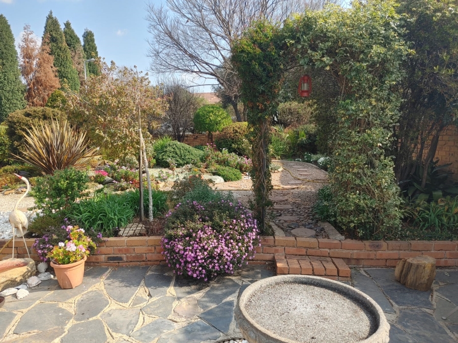 3 Bedroom Property for Sale in Greenstone Hill Gauteng