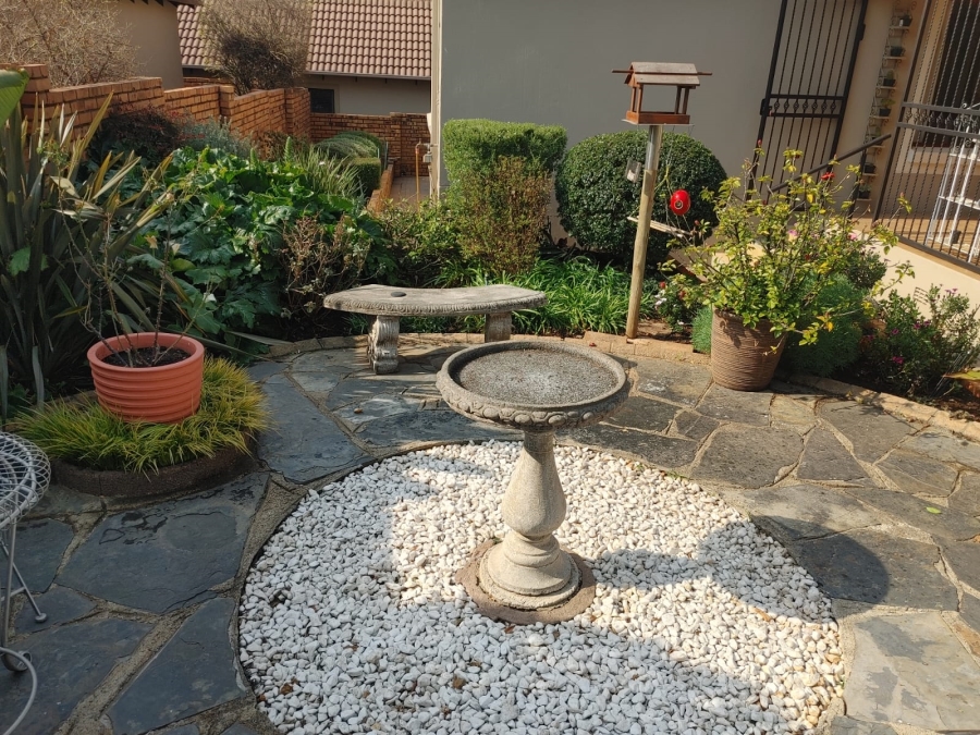 3 Bedroom Property for Sale in Greenstone Hill Gauteng