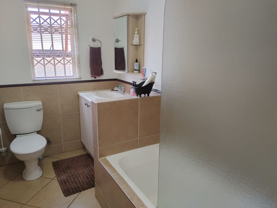 3 Bedroom Property for Sale in Greenstone Hill Gauteng
