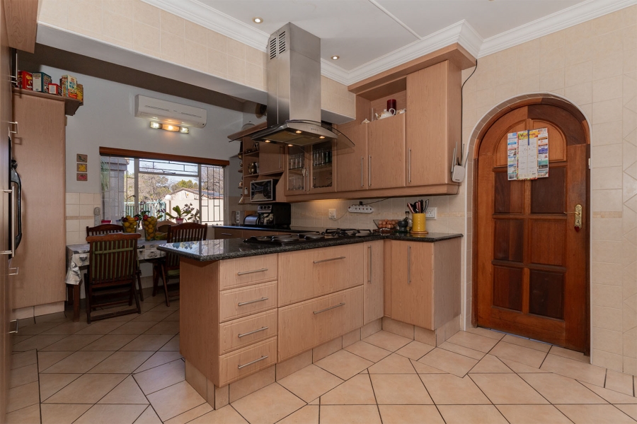 4 Bedroom Property for Sale in Farrarmere Gauteng
