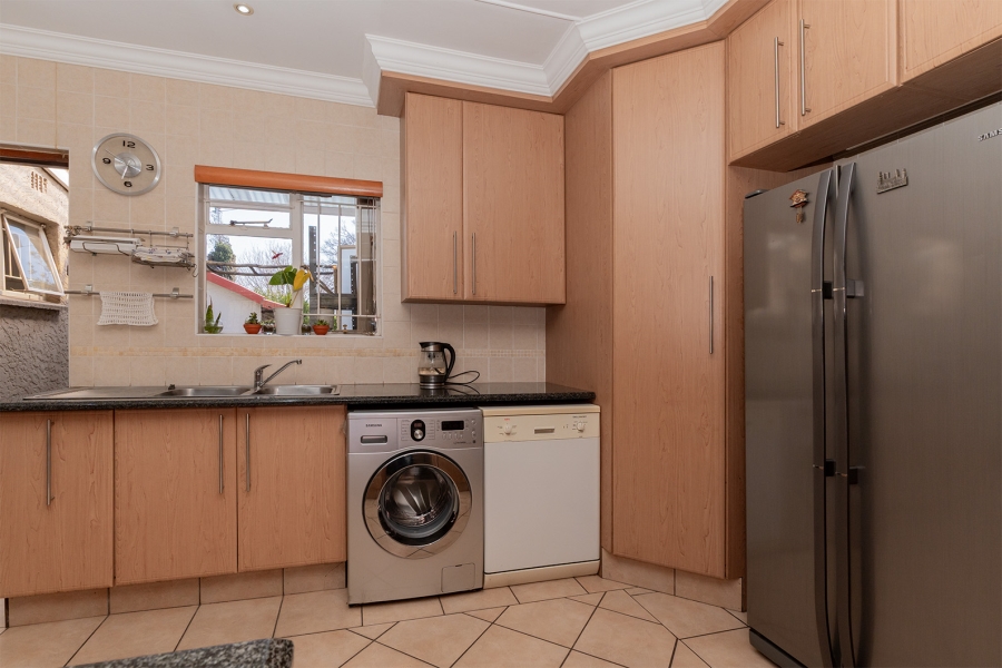 4 Bedroom Property for Sale in Farrarmere Gauteng