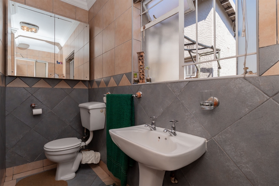 4 Bedroom Property for Sale in Farrarmere Gauteng