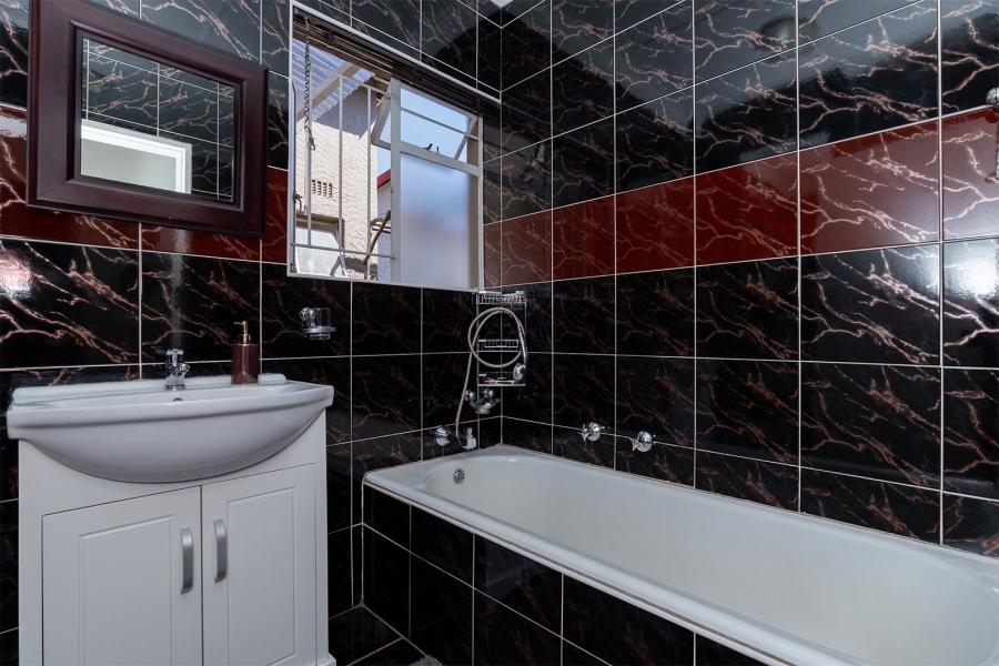 4 Bedroom Property for Sale in Farrarmere Gauteng