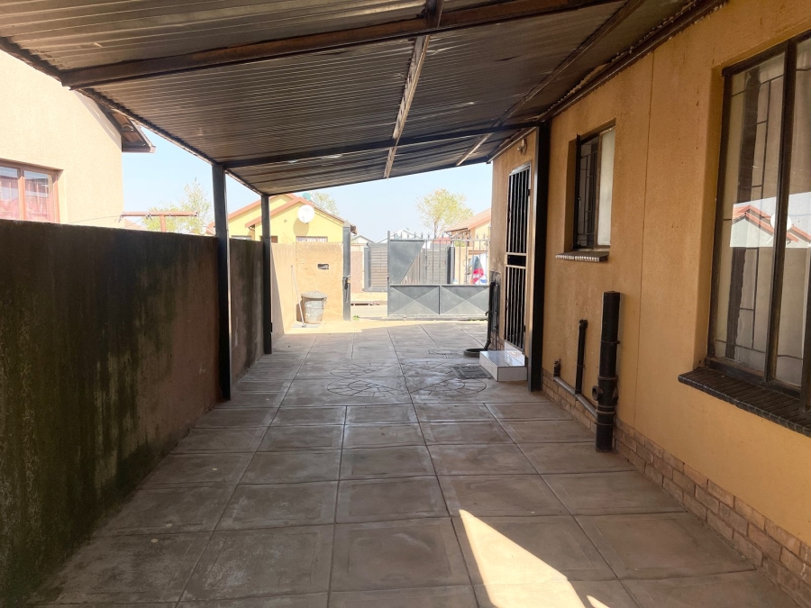 2 Bedroom Property for Sale in Soshanguve South Ext 4 Gauteng