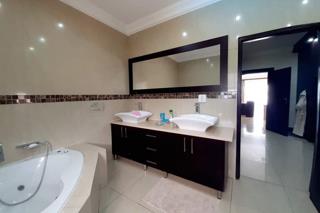 6 Bedroom Property for Sale in Shores of Loch Vaal Gauteng