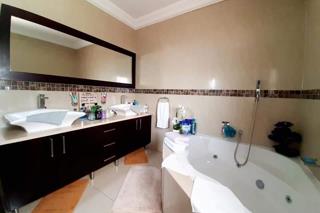 6 Bedroom Property for Sale in Shores of Loch Vaal Gauteng