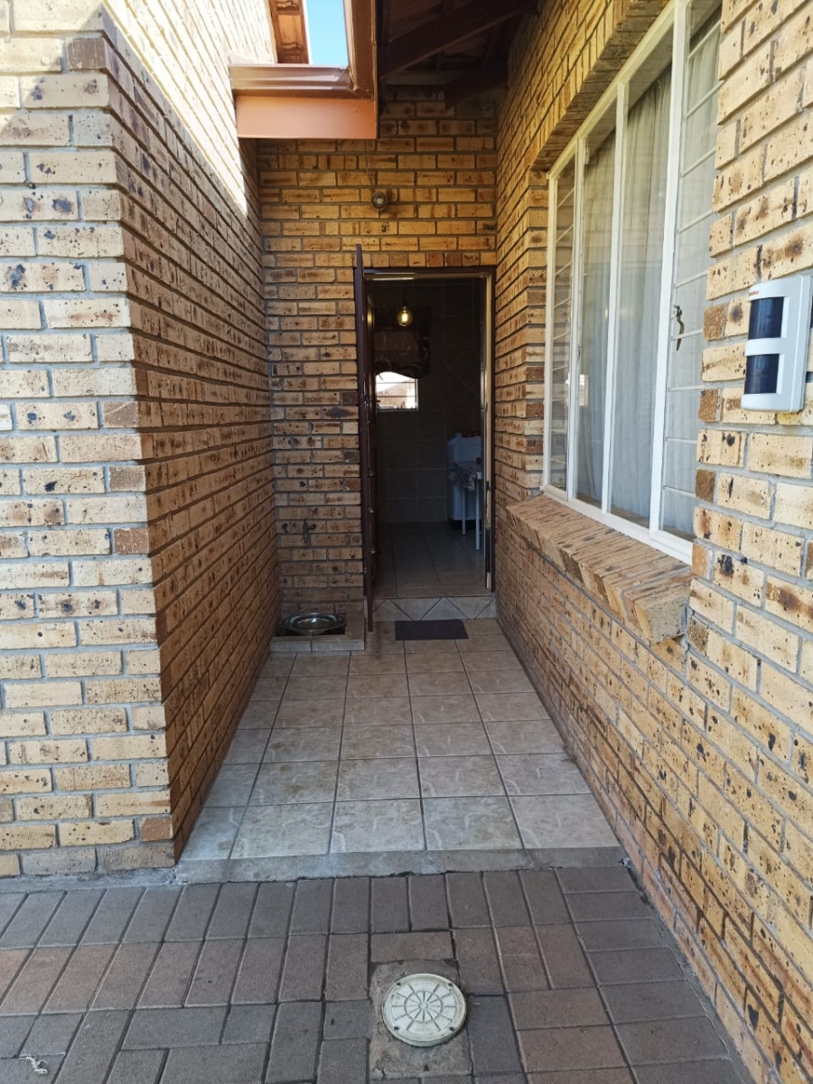 3 Bedroom Property for Sale in Greenhills Gauteng