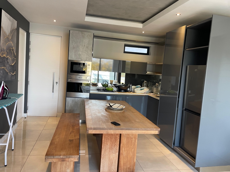 To Let 2 Bedroom Property for Rent in Rosebank Gauteng