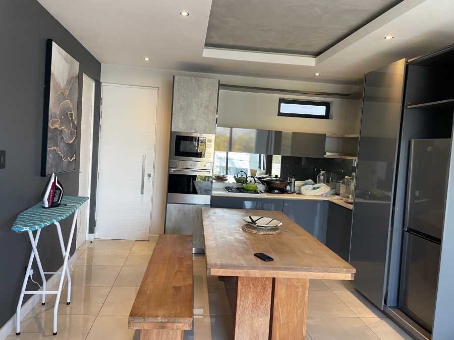To Let 2 Bedroom Property for Rent in Rosebank Gauteng