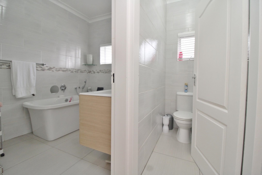3 Bedroom Property for Sale in Sunnyridge Gauteng