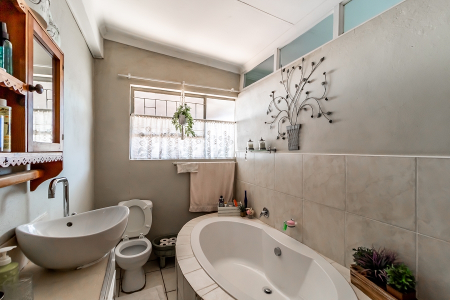 7 Bedroom Property for Sale in Gezina Gauteng