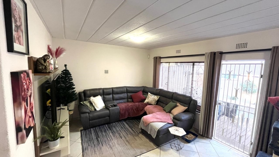 3 Bedroom Property for Sale in Verwoerdpark Gauteng