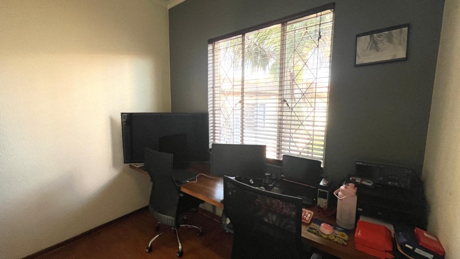 3 Bedroom Property for Sale in Verwoerdpark Gauteng