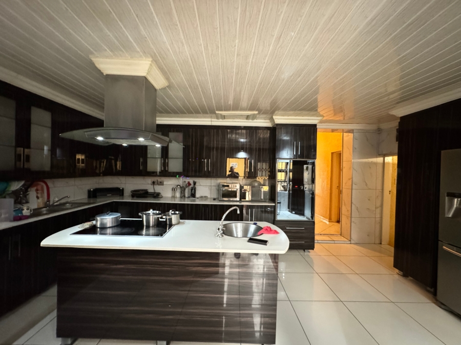 6 Bedroom Property for Sale in Forest Hill Gauteng