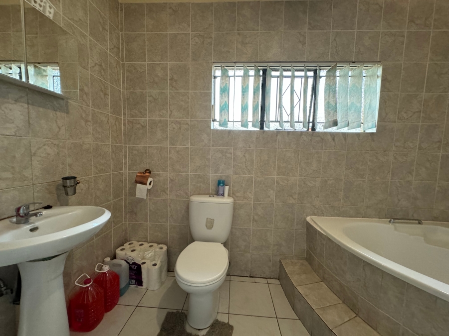 6 Bedroom Property for Sale in Forest Hill Gauteng